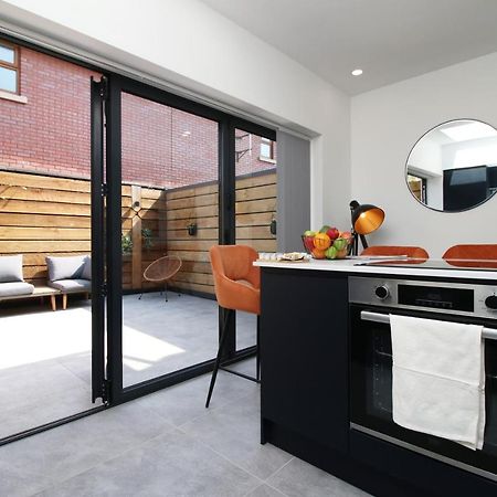 New Spacious 2 Bed Getaway - Private Courtyard! - Underfloor Heating Cardiff Exterior photo
