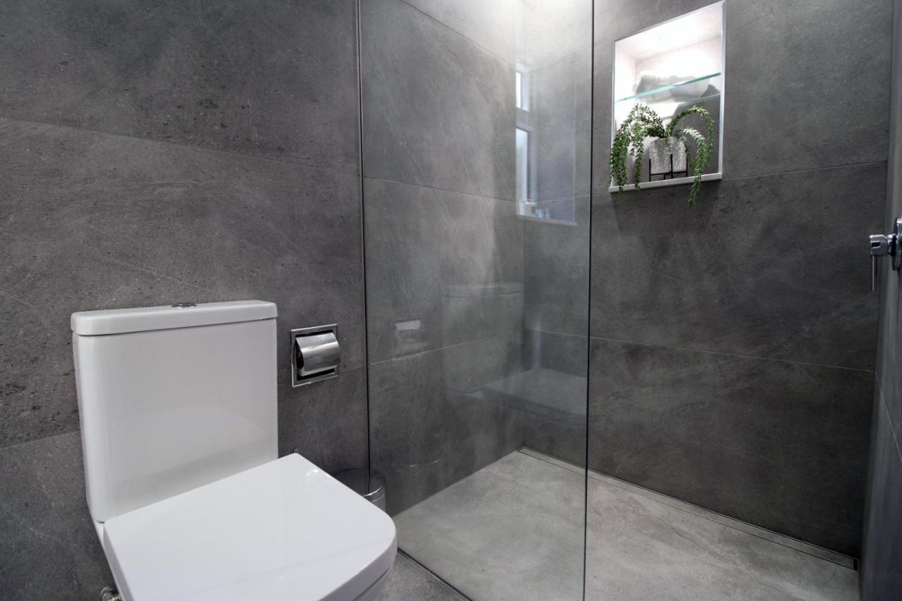 New Spacious 2 Bed Getaway - Private Courtyard! - Underfloor Heating Cardiff Exterior photo