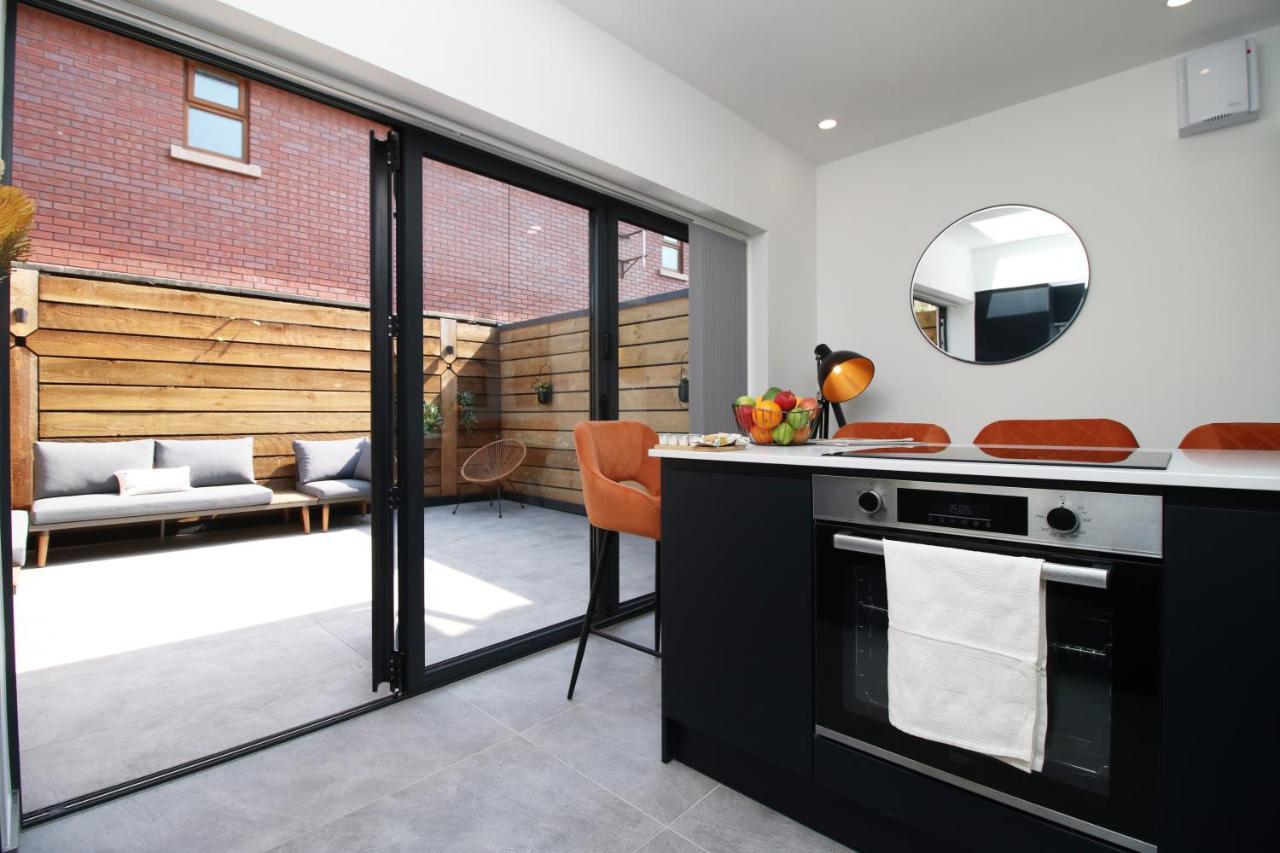 New Spacious 2 Bed Getaway - Private Courtyard! - Underfloor Heating Cardiff Exterior photo