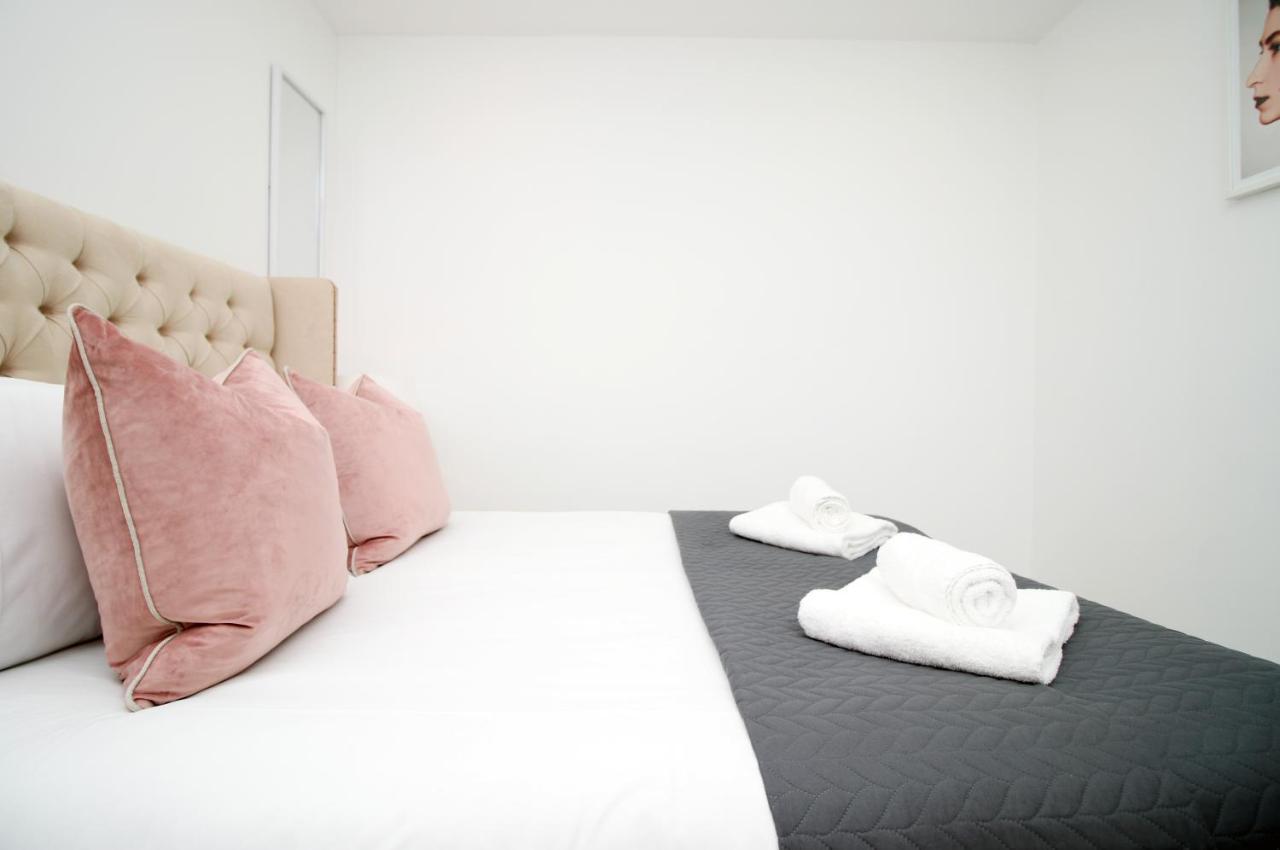 New Spacious 2 Bed Getaway - Private Courtyard! - Underfloor Heating Cardiff Exterior photo