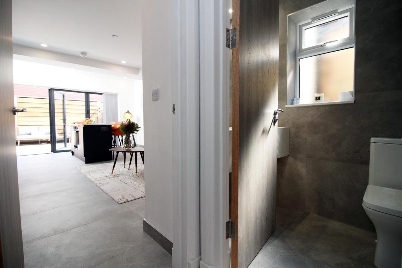 New Spacious 2 Bed Getaway - Private Courtyard! - Underfloor Heating Cardiff Exterior photo