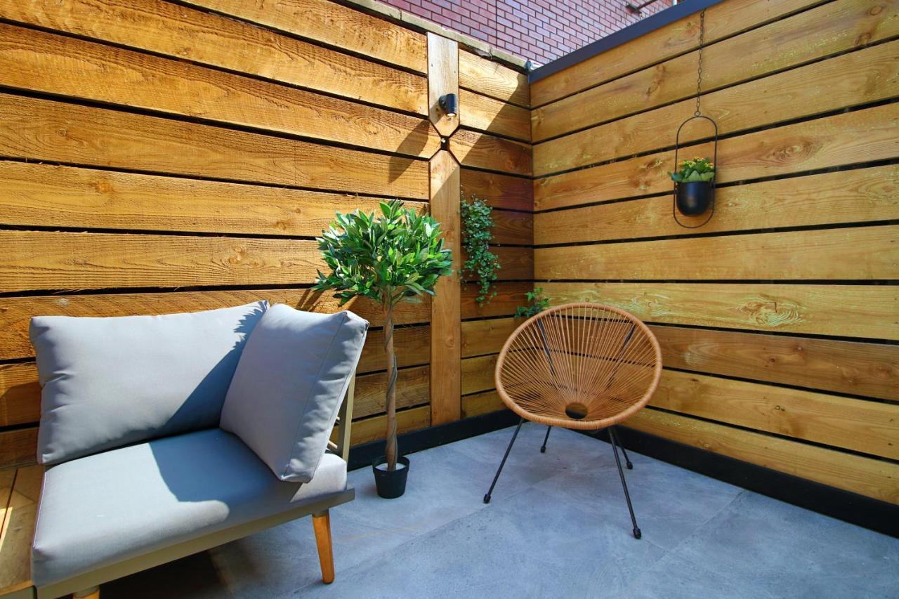 New Spacious 2 Bed Getaway - Private Courtyard! - Underfloor Heating Cardiff Exterior photo